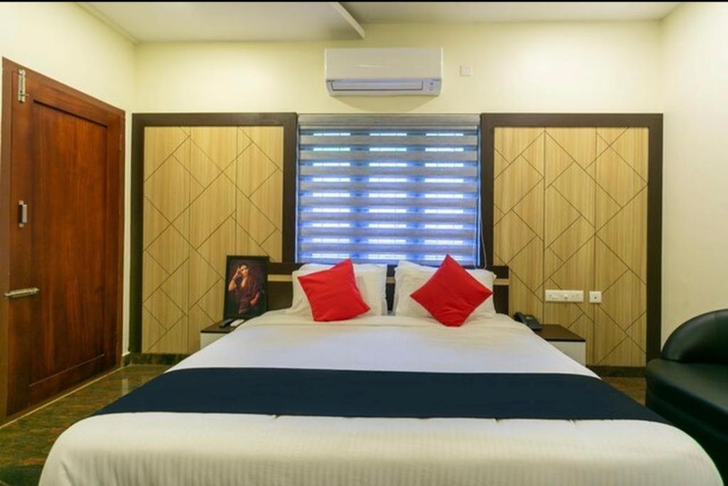 Thenmala Hormuz Inn Kolattupuzha Екстер'єр фото