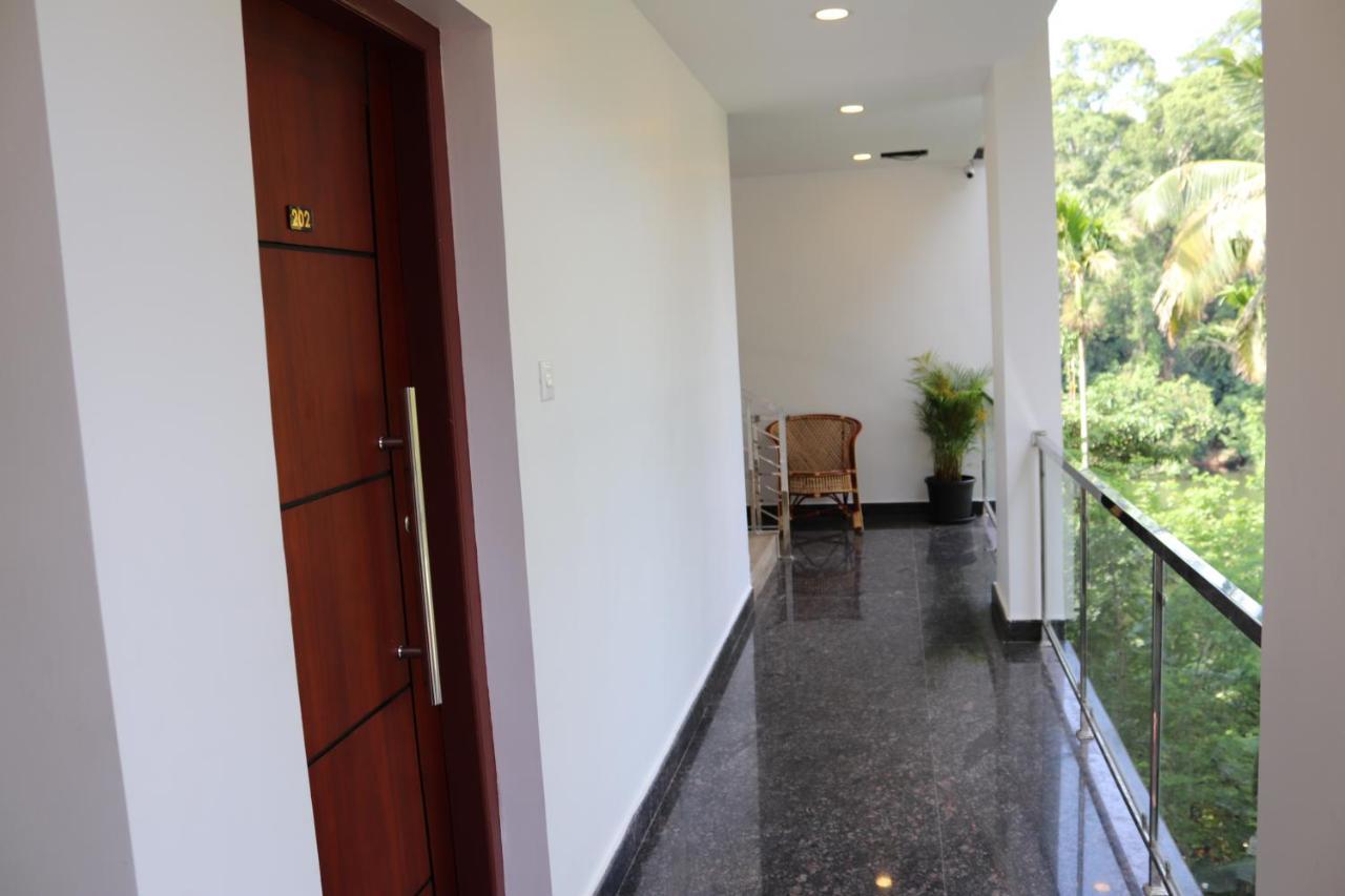 Thenmala Hormuz Inn Kolattupuzha Екстер'єр фото